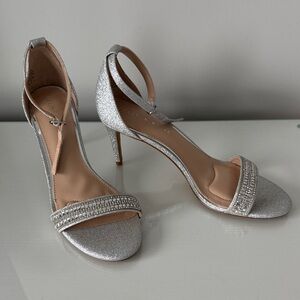 Kelly & Katie Silver Beaded Women's Heels Size 9
